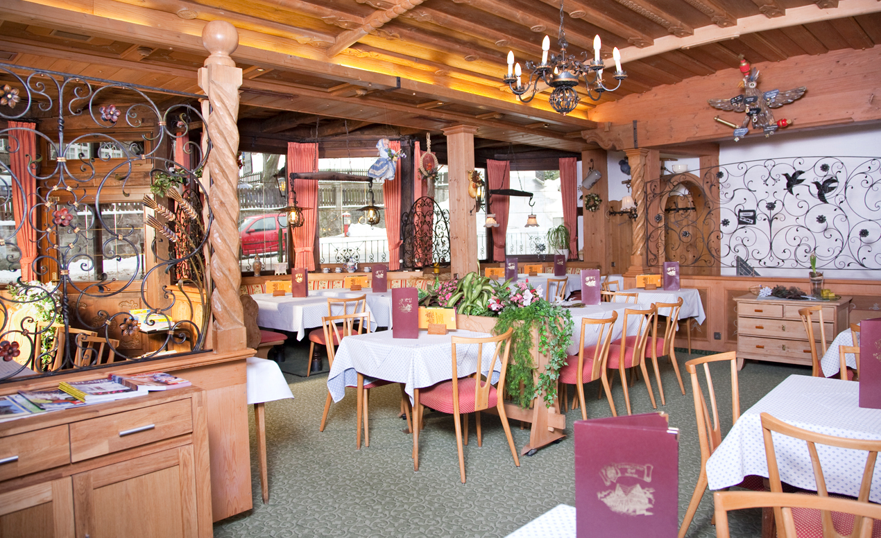 sauerlaenderhof-willingen-restaurant tische