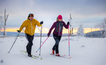 2 Langläufer auf dem Ettelsberg in Willingen Skigebiet Willingen David Heise